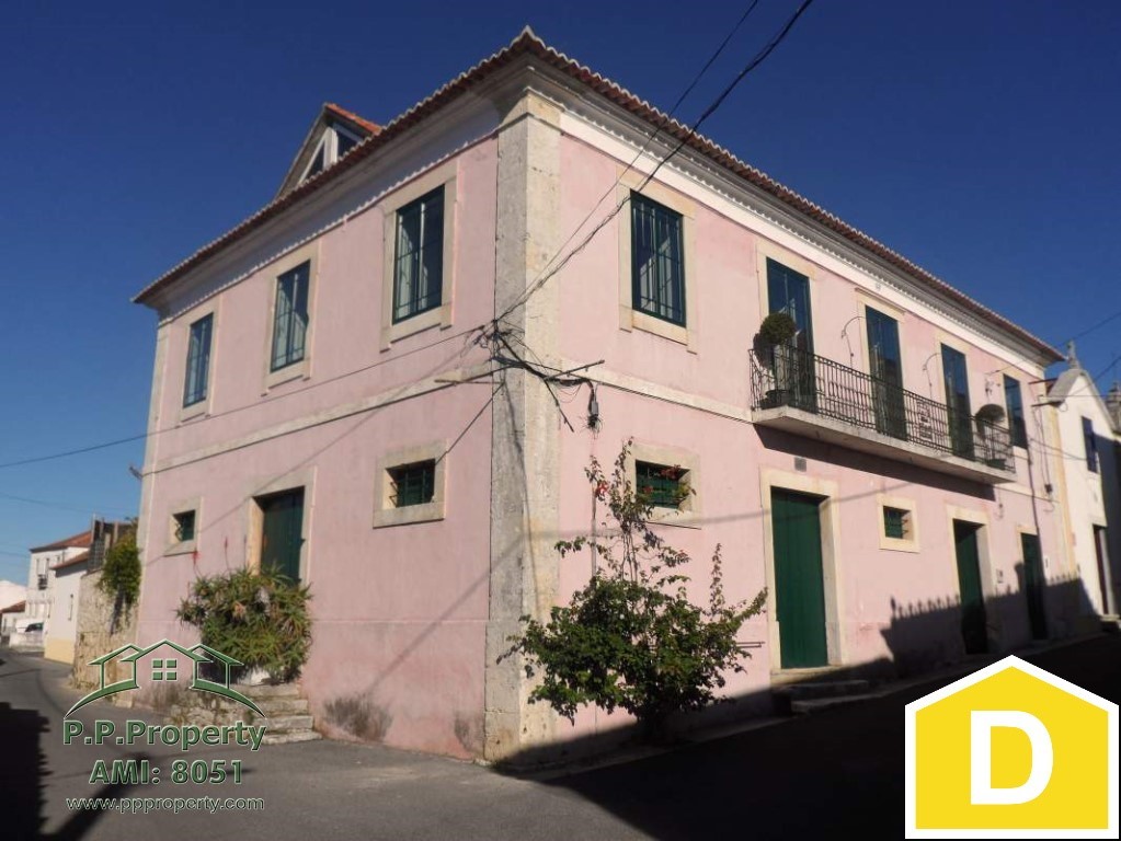 Main Photo of a 5 bedroom  House for sale