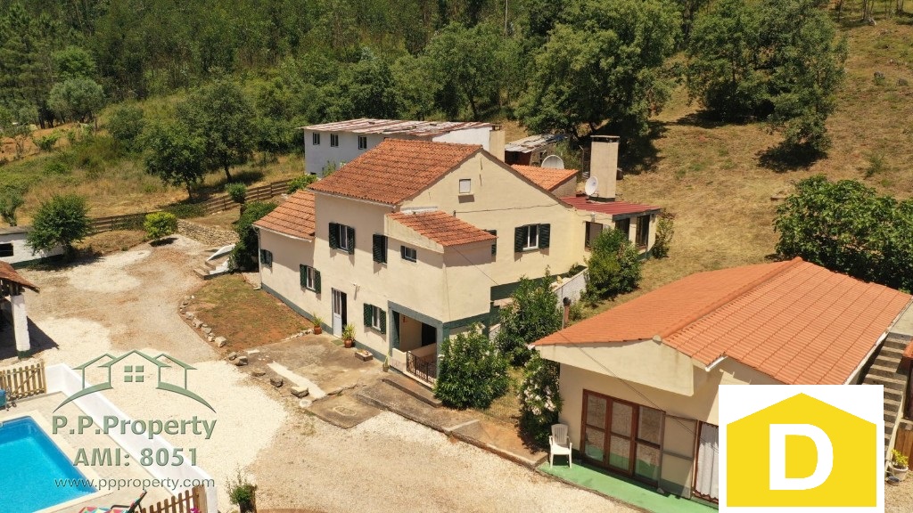 Main Photo of a 4 bedroom  House for sale