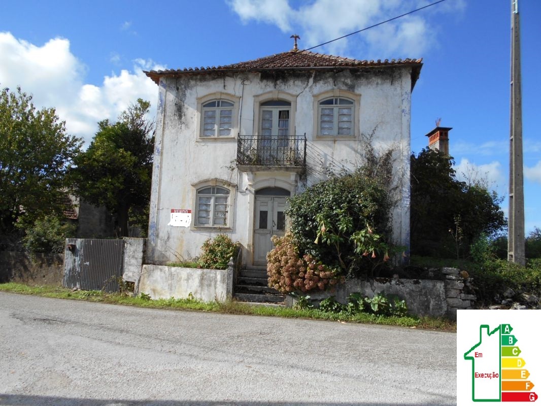 Main Photo of a 5 bedroom  House for sale