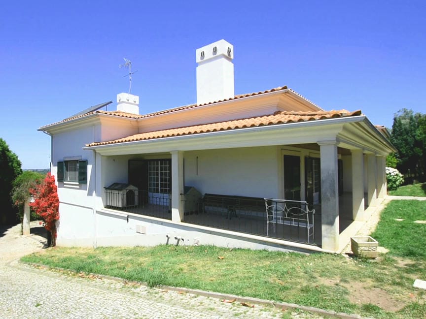 Main Photo of a 4 bedroom  Villa for sale