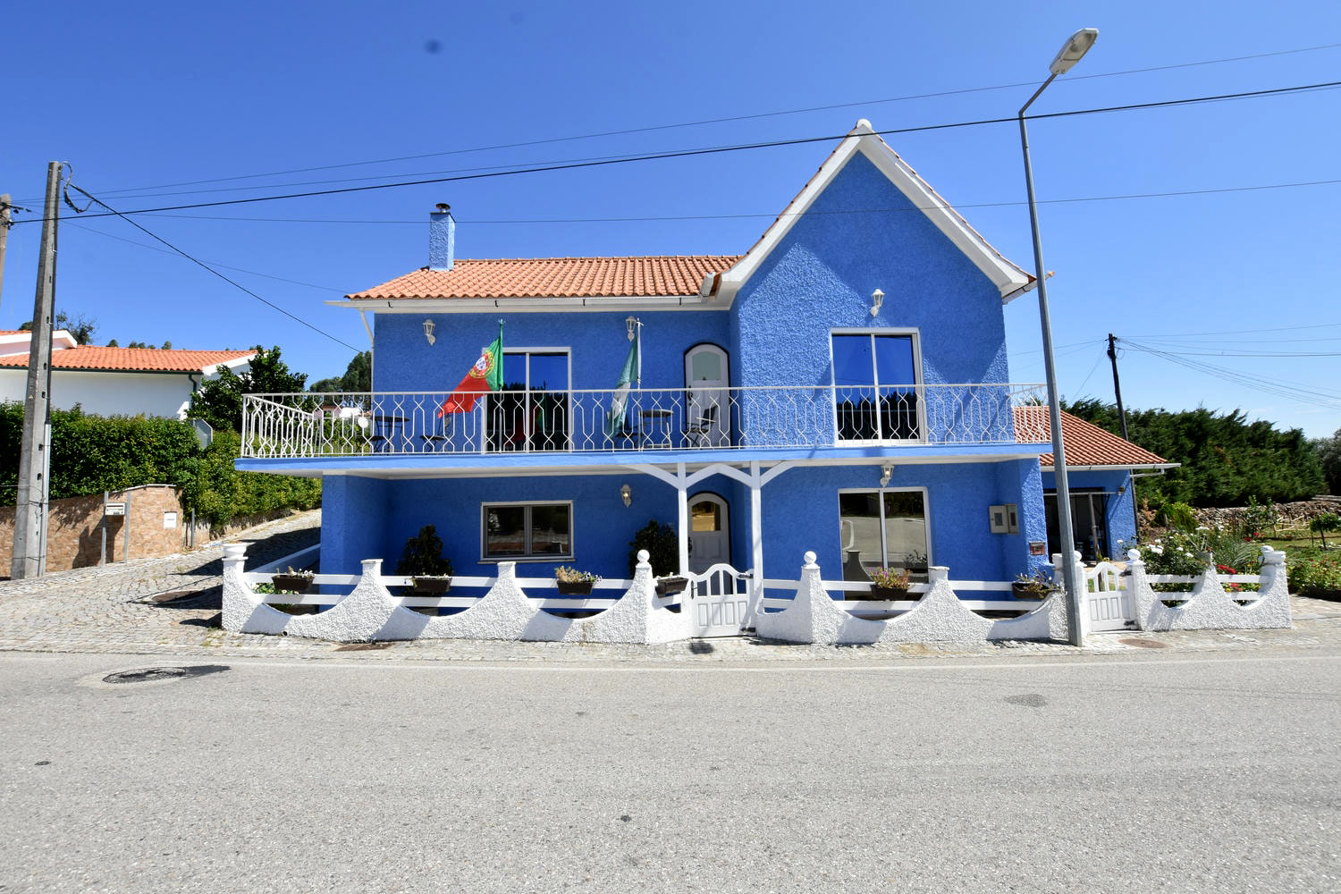 Main Photo of a 4 bedroom  House for sale